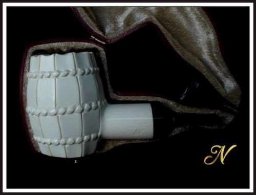 Beer Barrel Poker Meerschaum Pipe Special Built Amber Acrylic Stem Sitter 84112